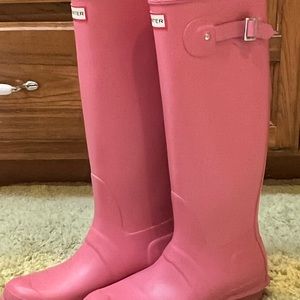 Pink tall Hunter rain boots